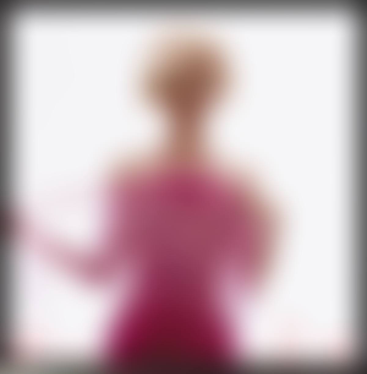 Marilyn in Fuchsia Scarf (preview)