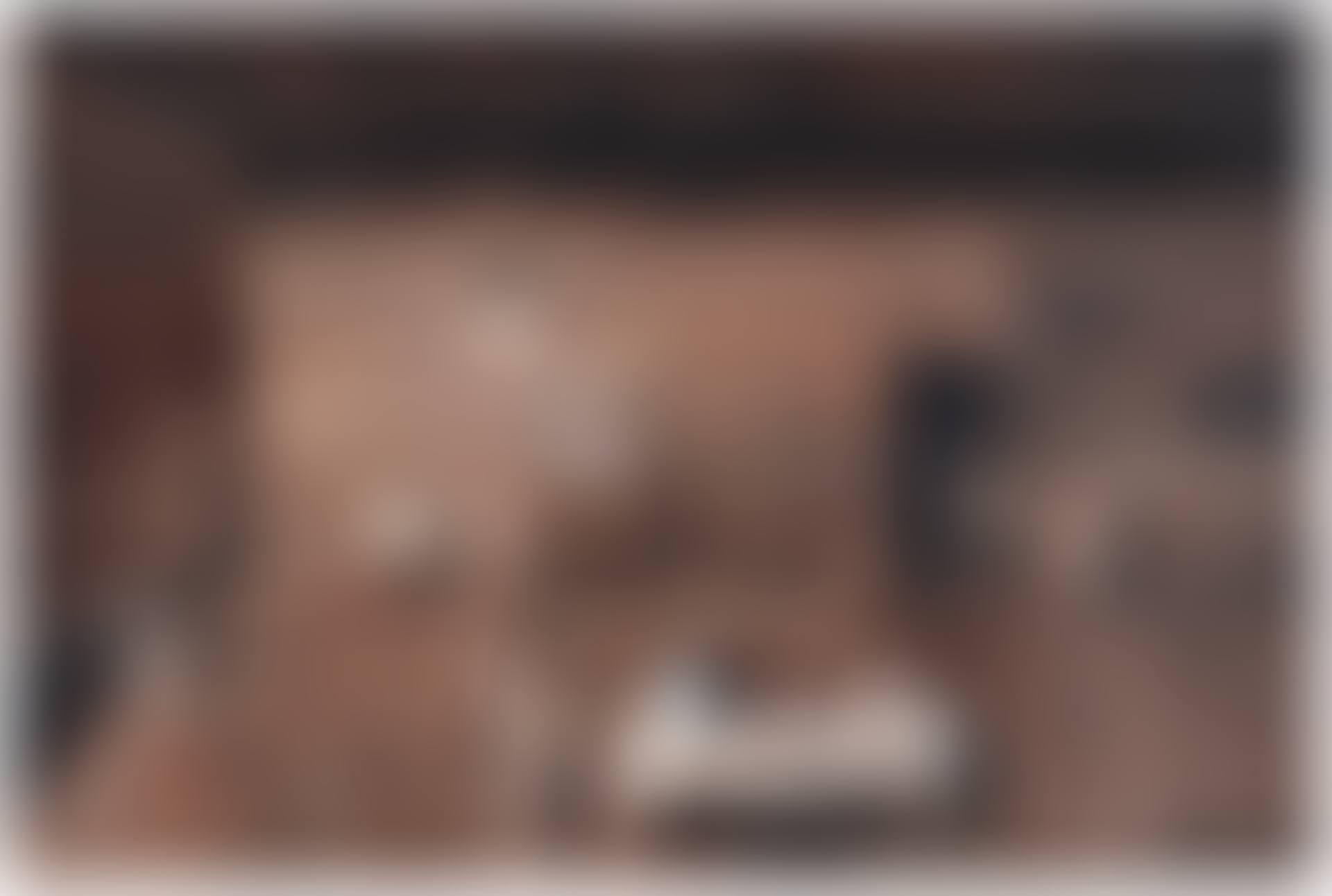 Sentado a la mesa (preview)