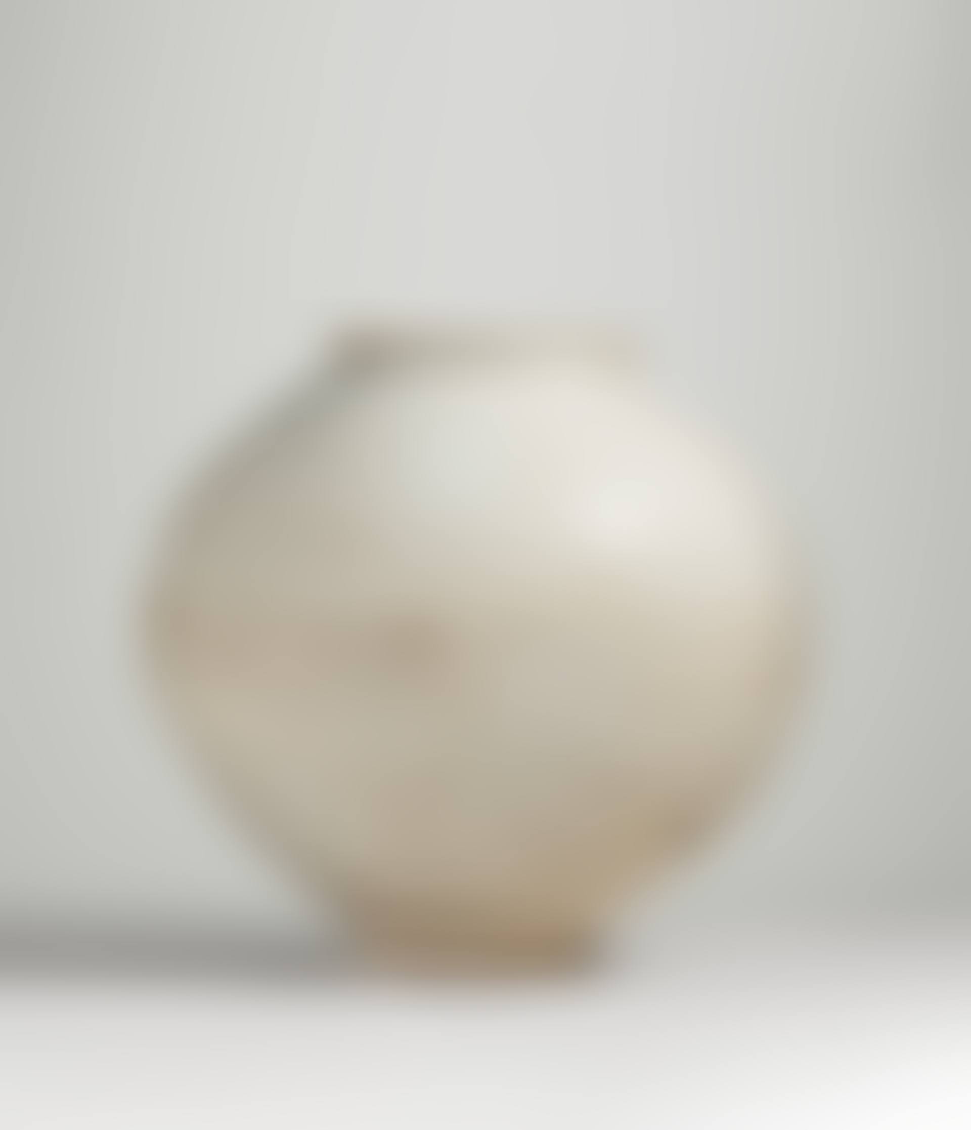 AN IMPORTANT WHITE PORCELAIN MOON JAR (preview)