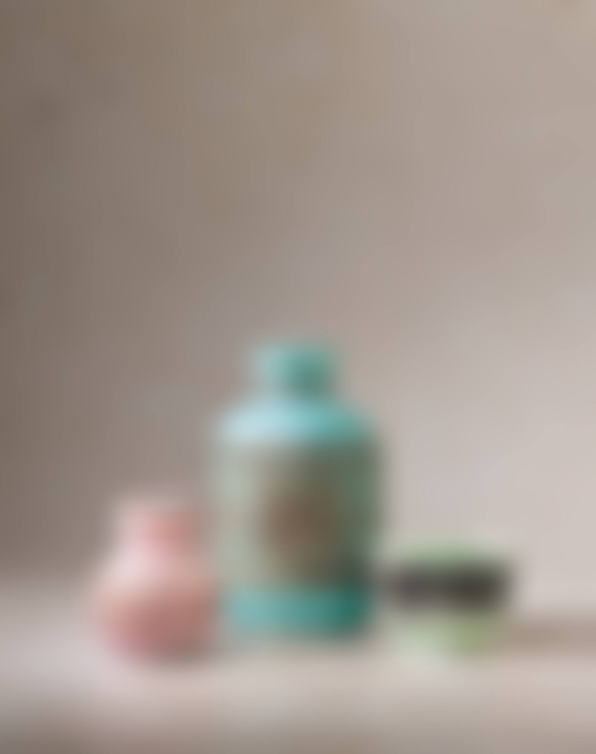 ENSEMBLE DE DEUX VASES ET UNE COUPE (preview)