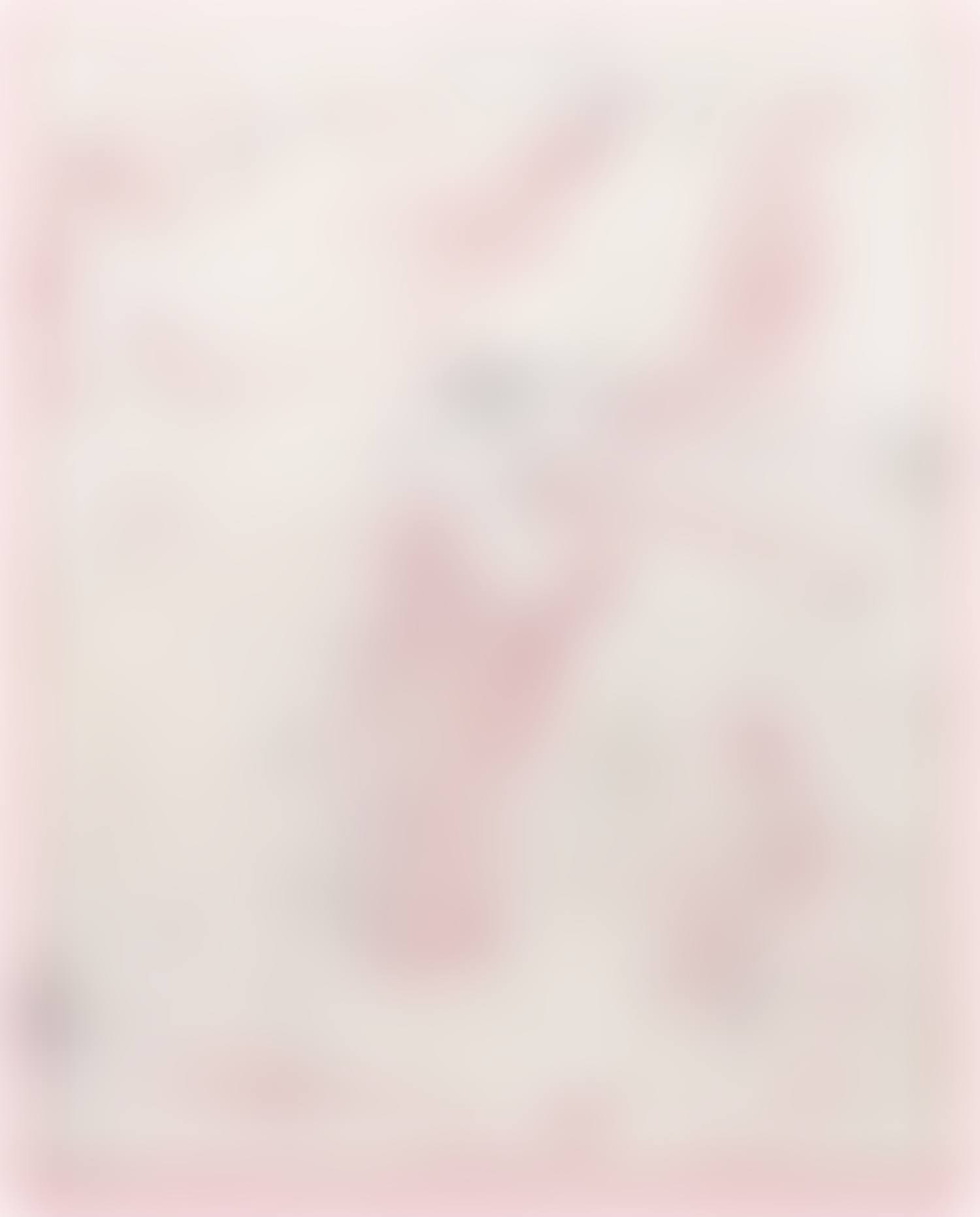 but it was no ordinary drag-ghost (and not even dead could stop her from performing) (preview)
