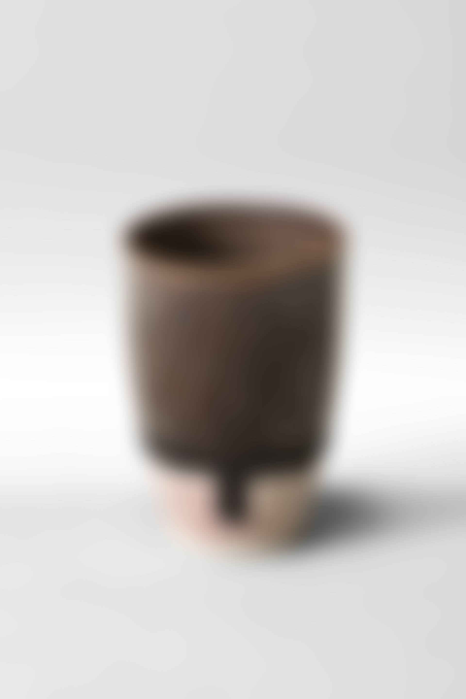 RARE AND EARLY BEAKER VASE (preview)