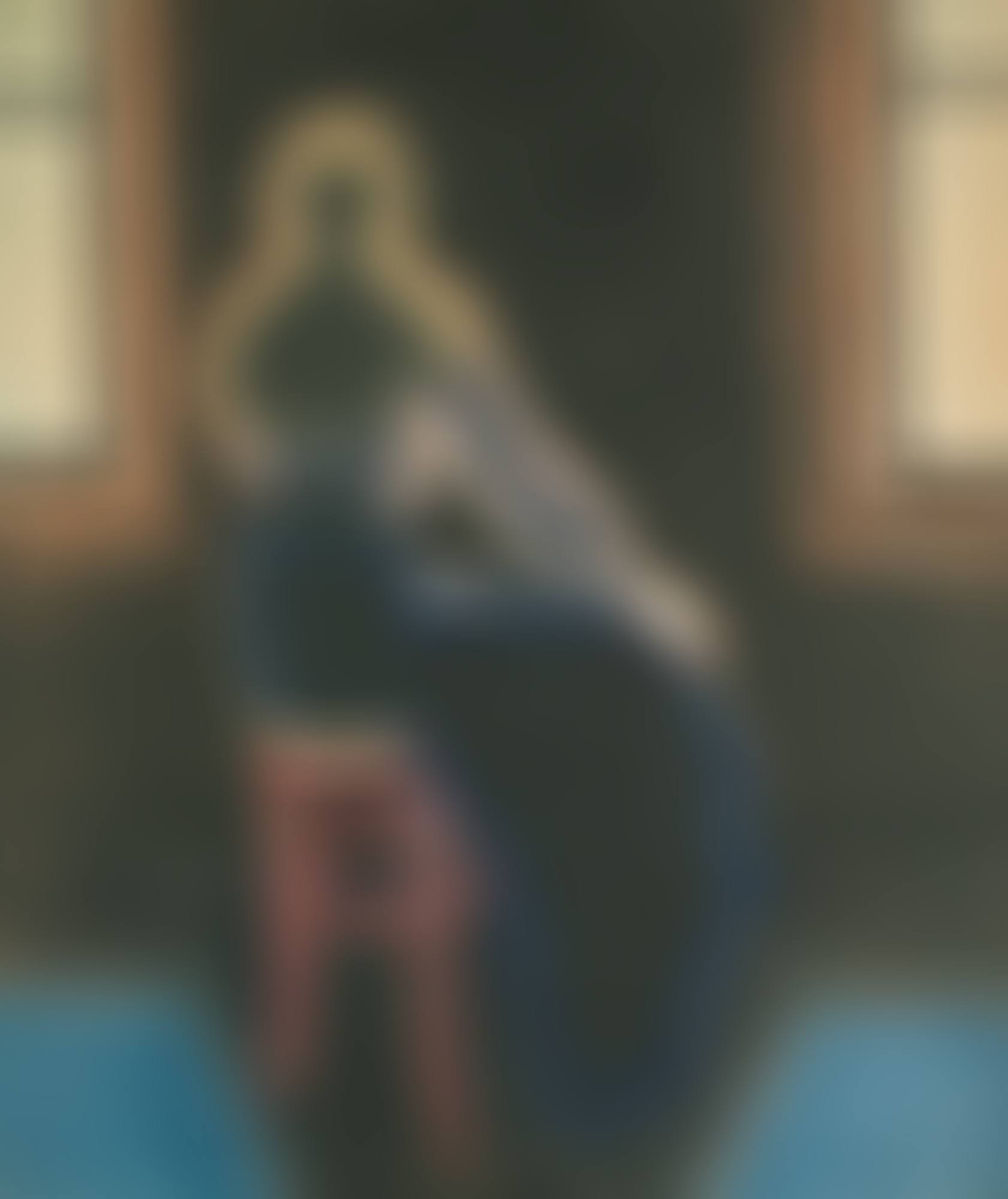 Jeune femme sur un tabouret (preview)