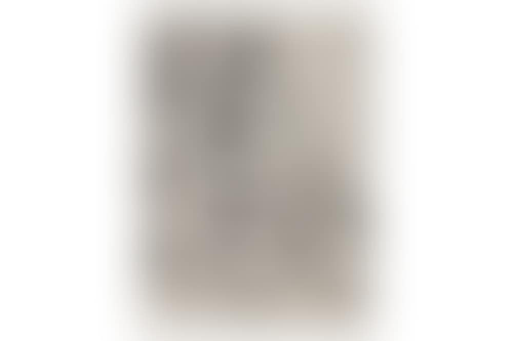 Nude woman sitting (preview)