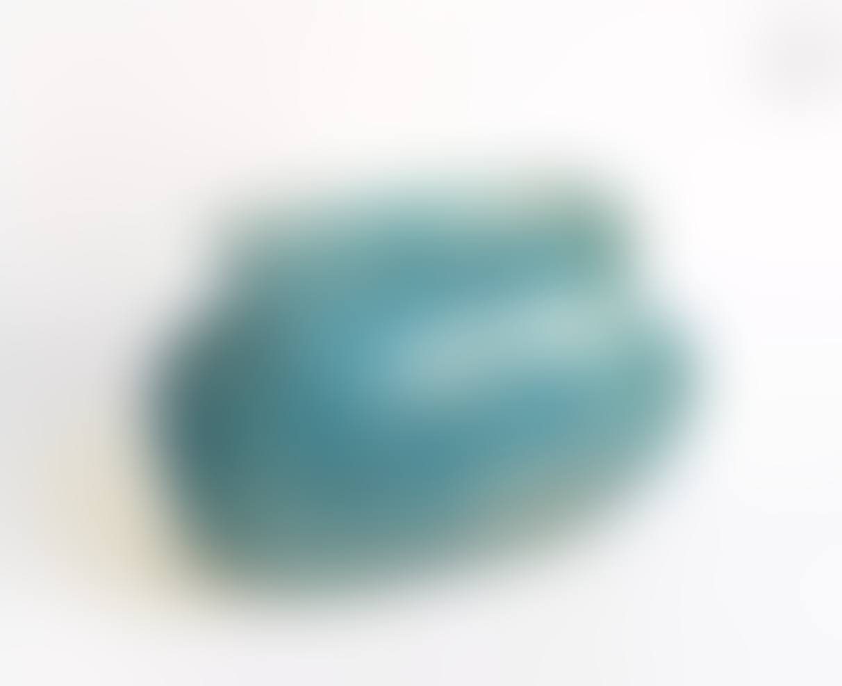 Vase with oval body and square section in blue glass (preview)