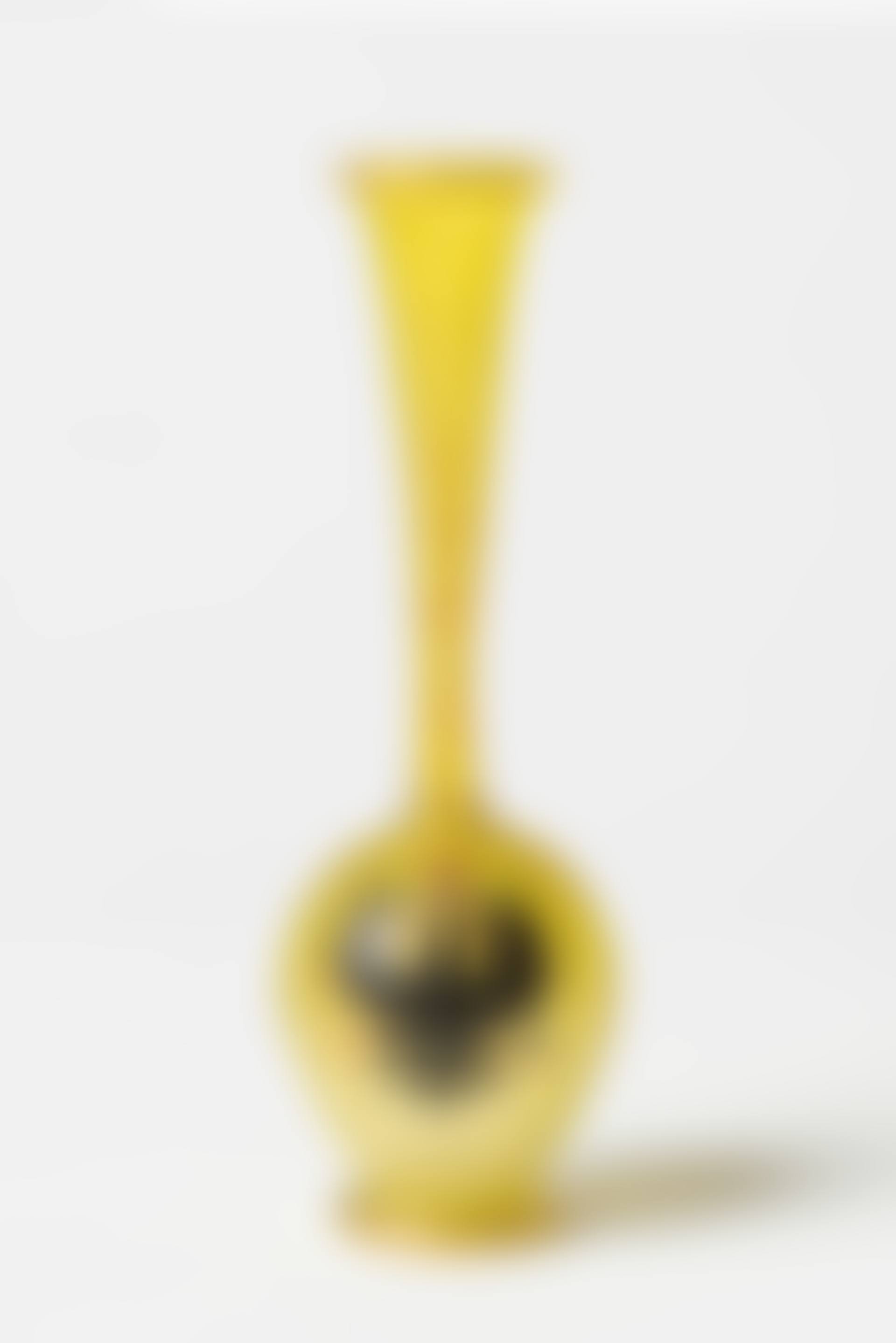 Petit vase en verre multicouche dégagé à l"acide (preview)