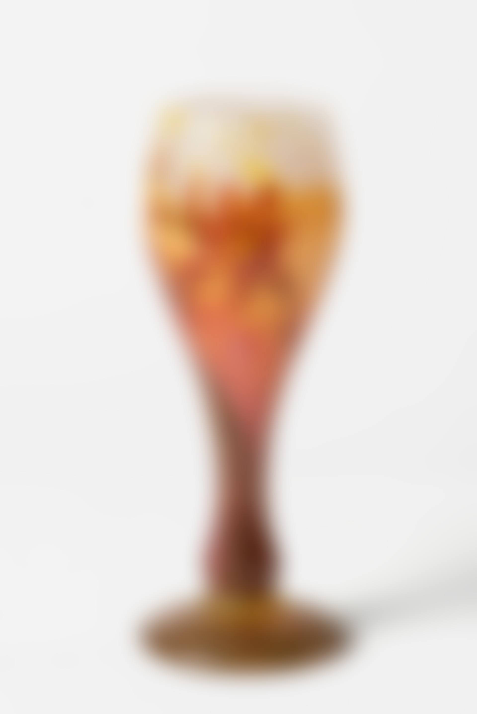 Petit vase en verre multicouche dégagé à l"acide (preview)