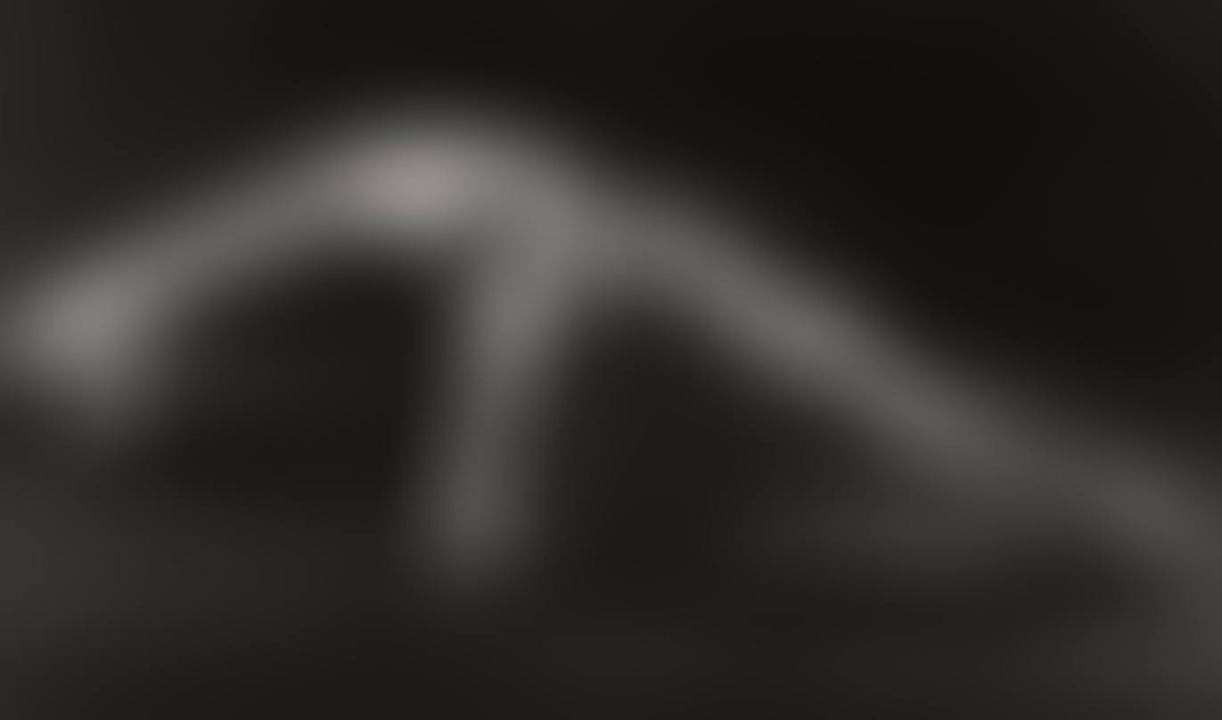 Nude in triangles (preview)