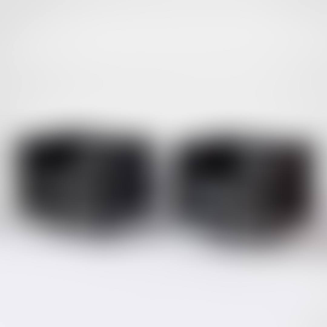 "LC 2"; a pair of armchairs (preview)
