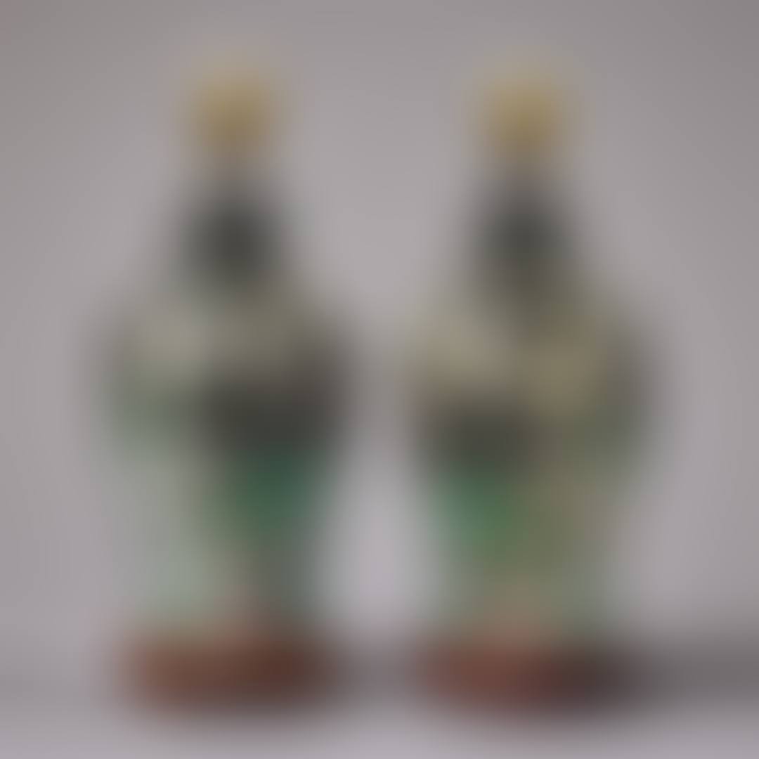 A PAIR OF FAMILY NOIR VASES (preview)