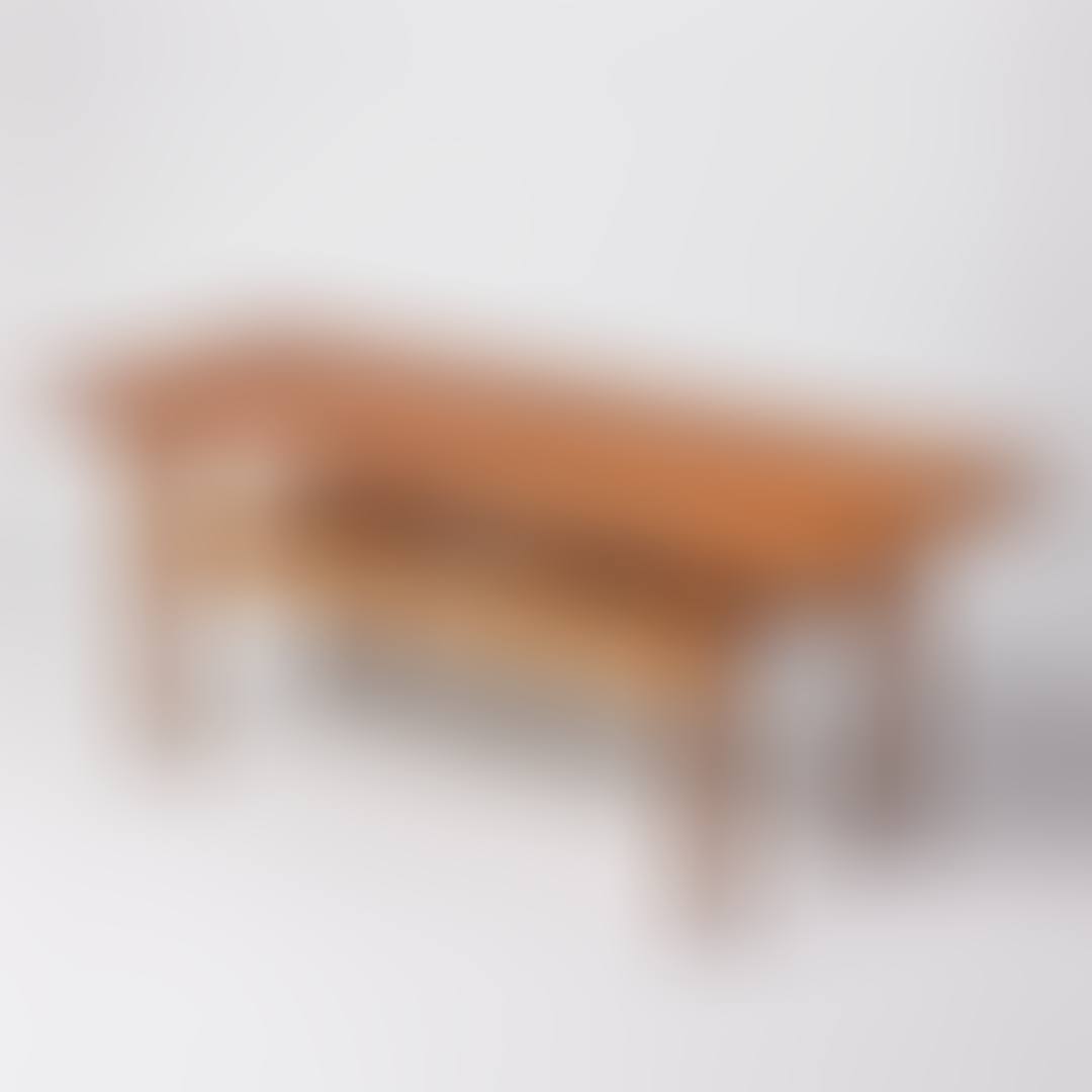 A coffee table (preview)