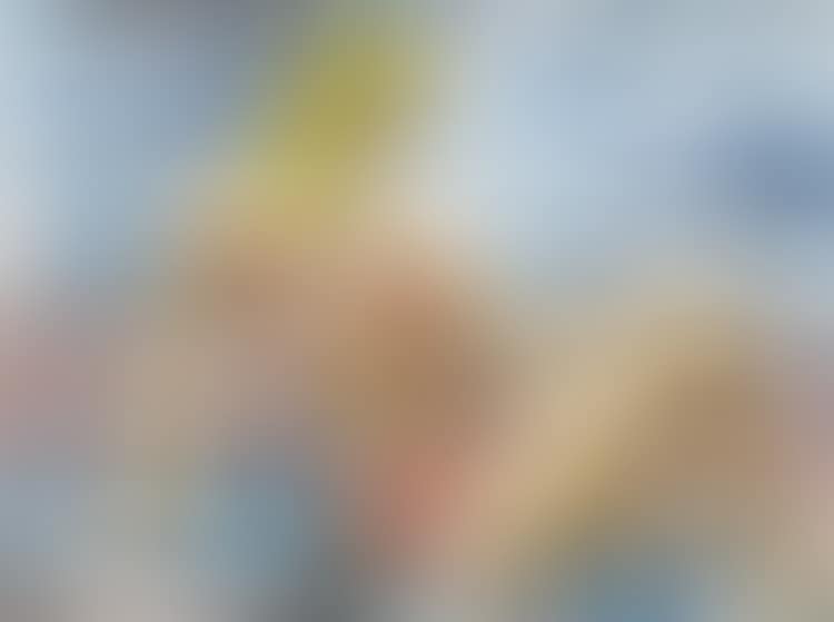 BLONDE EN MAILLOT ROUGE SUR LA PLAGE (preview)