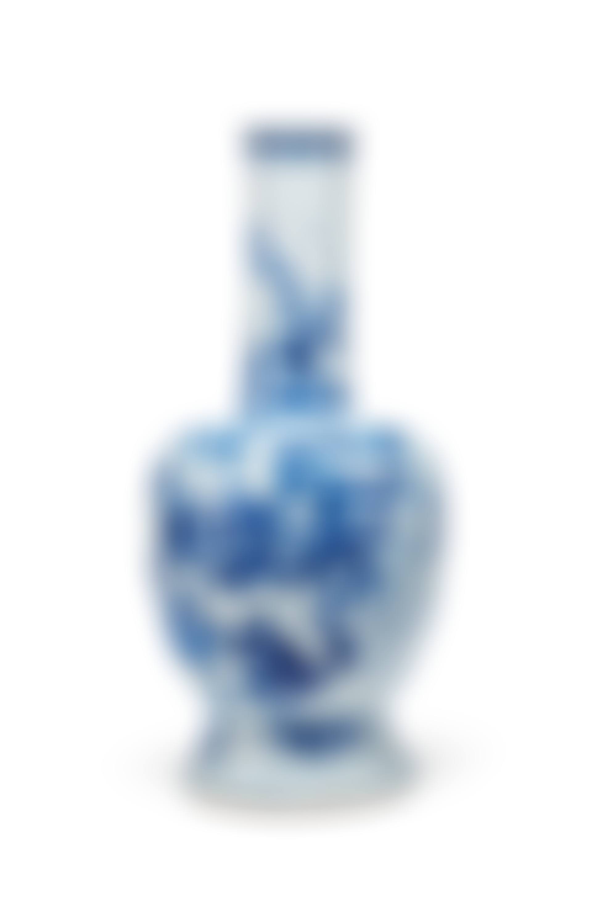 AN UNUSUAL SMALL CHINESE PORCELAIN BLUE AND WHITE VASE (preview)