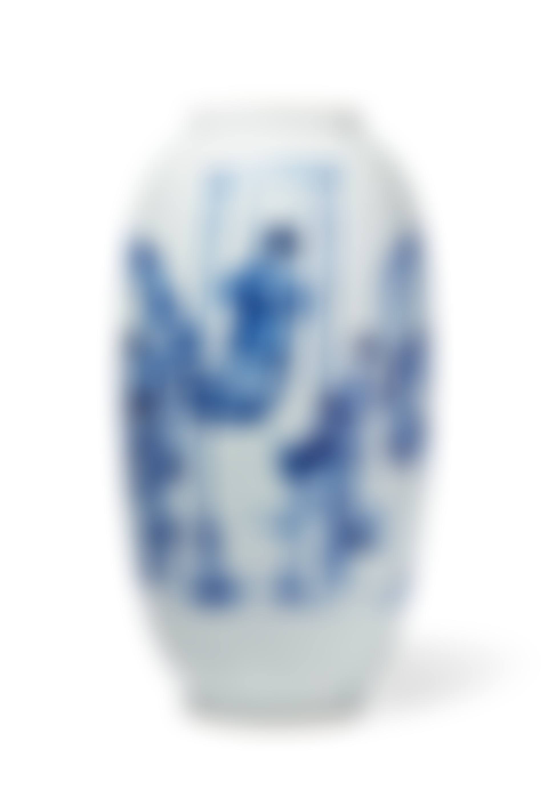 A SMALL CHINESE PORCELAIN BLUE AND WHITE OVOID VASE (preview)