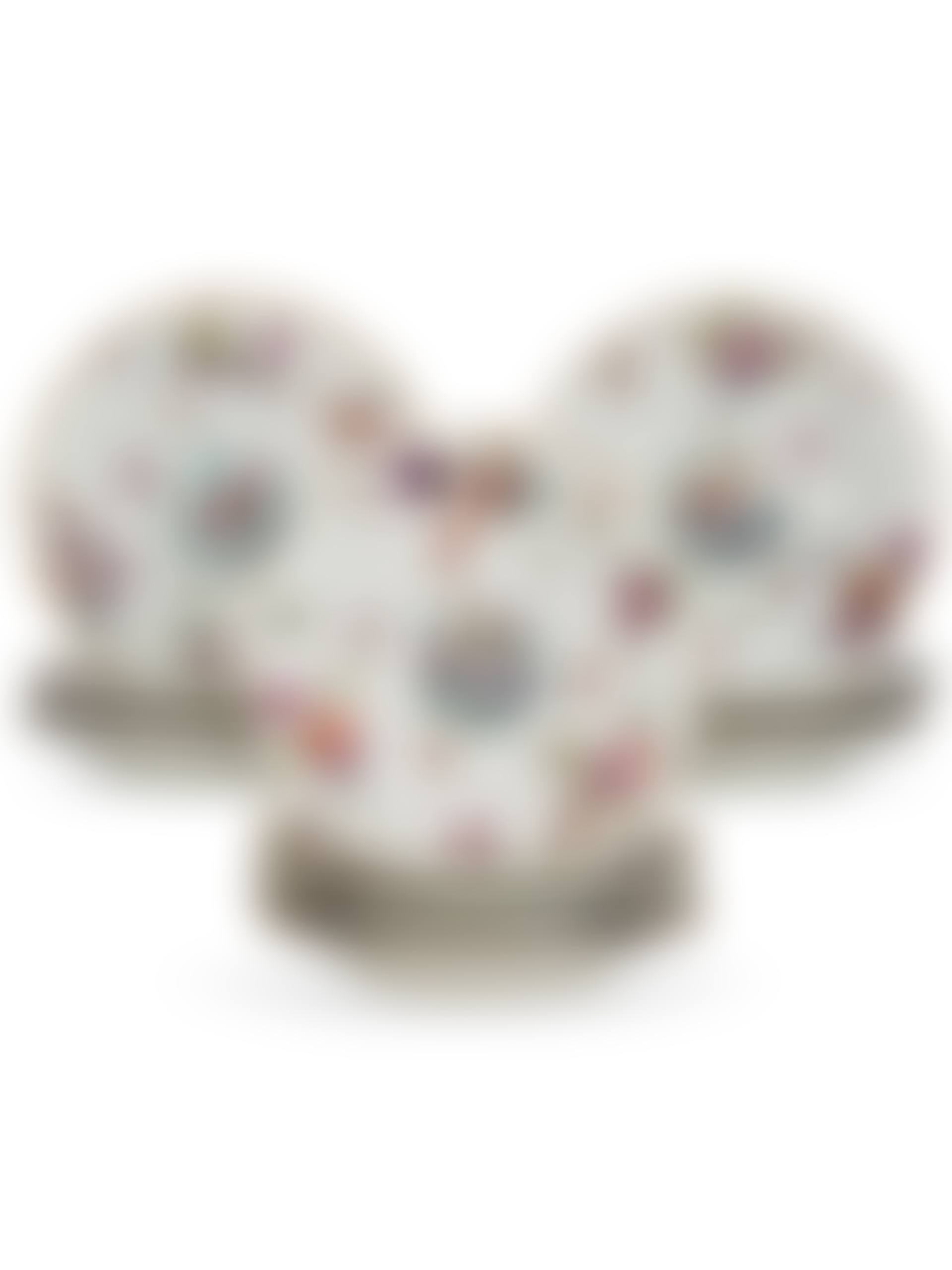 A SET OF SIXTEEN CHELSEA PORCELAIN DESSERT PLATES (preview)