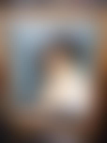 Woman in three-quarter view (preview)