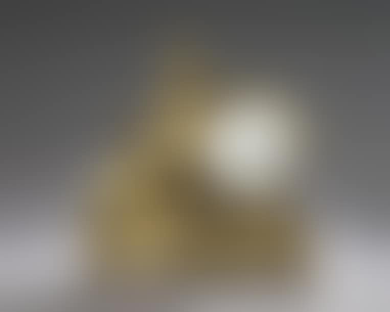 Gilt bronze clock decorated with a Cleopatra in the mirror (preview)