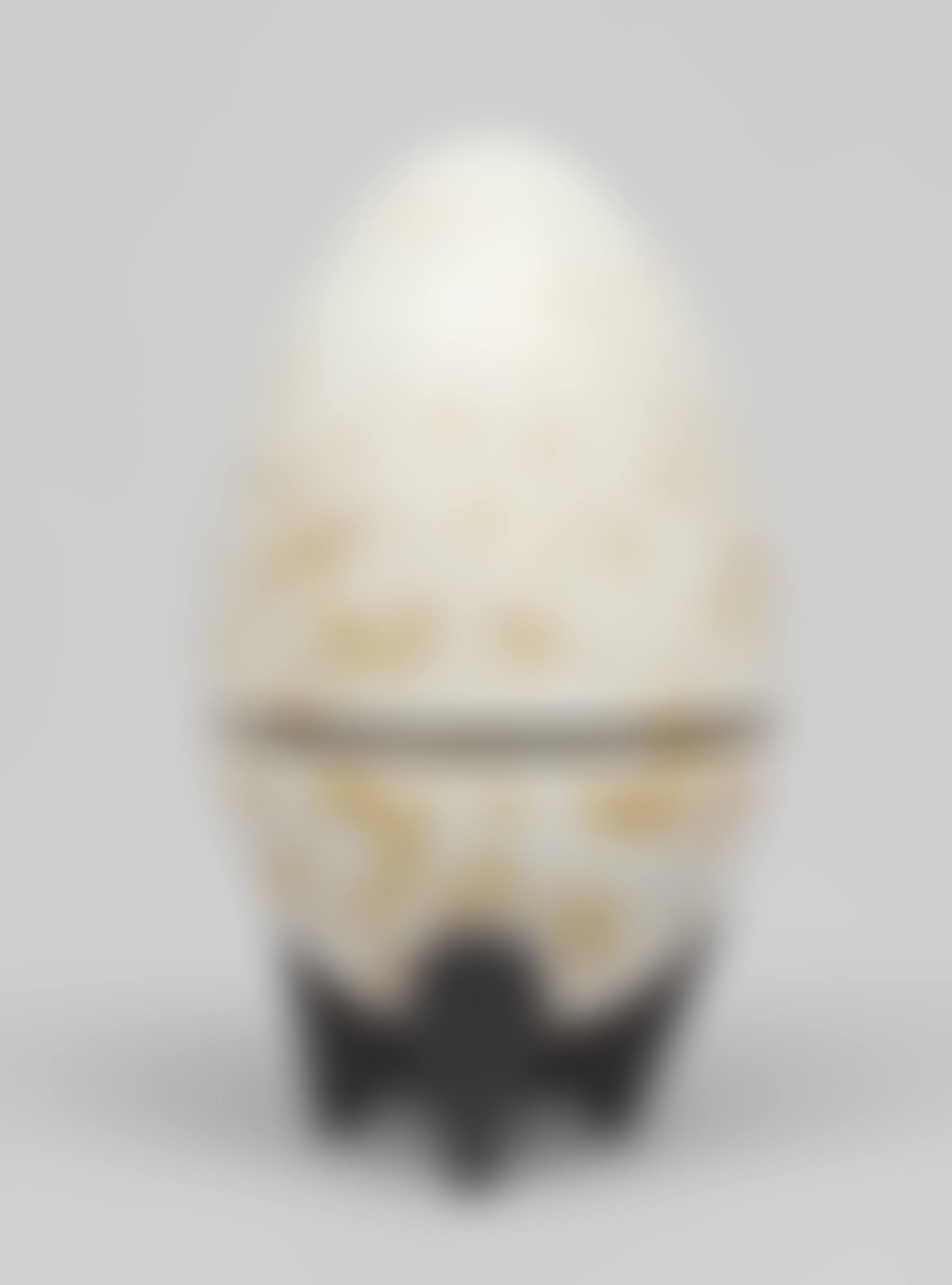 Sculpture in the form of an egg (preview)