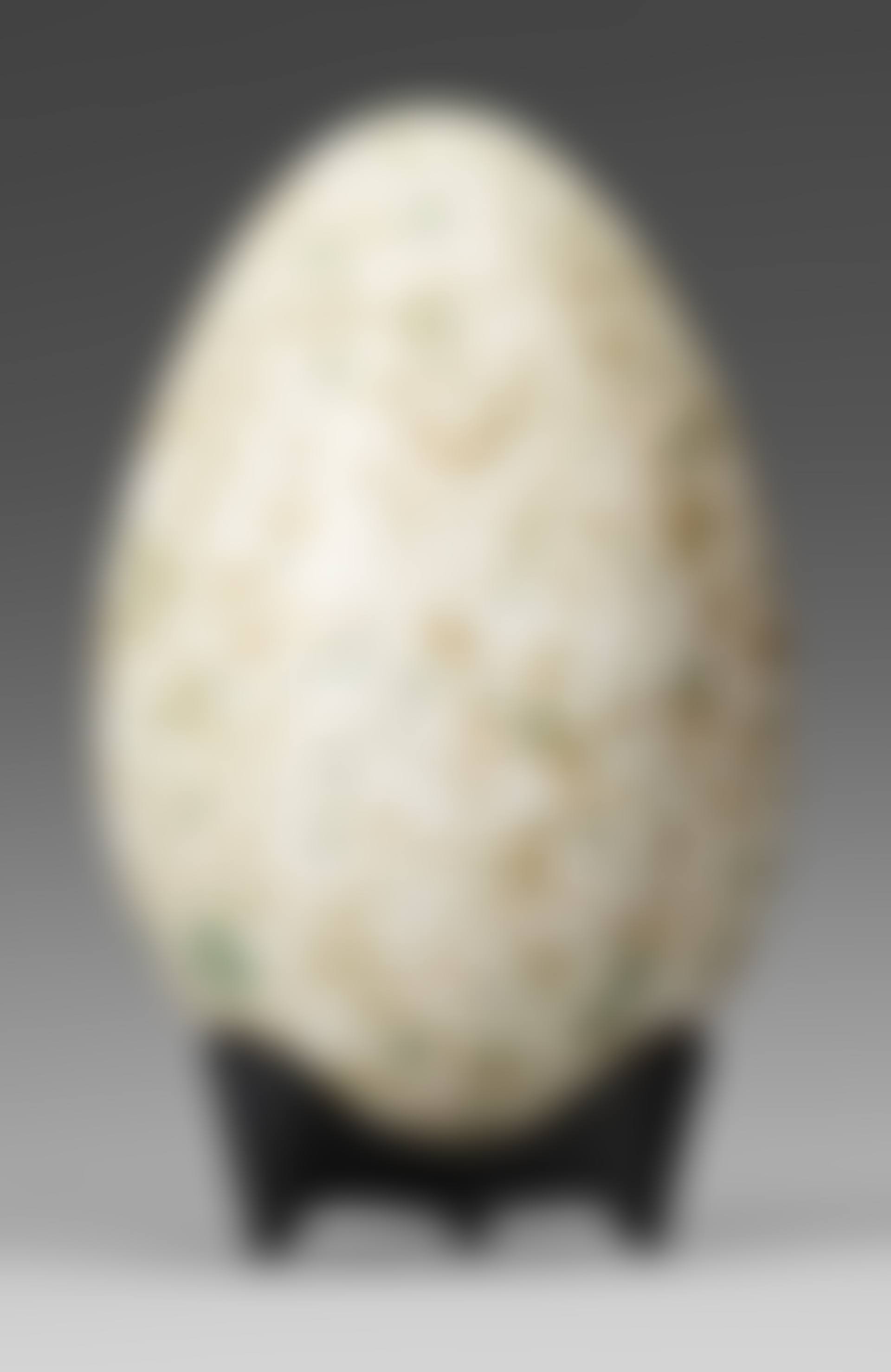 Sculpture in the form of an egg (preview)