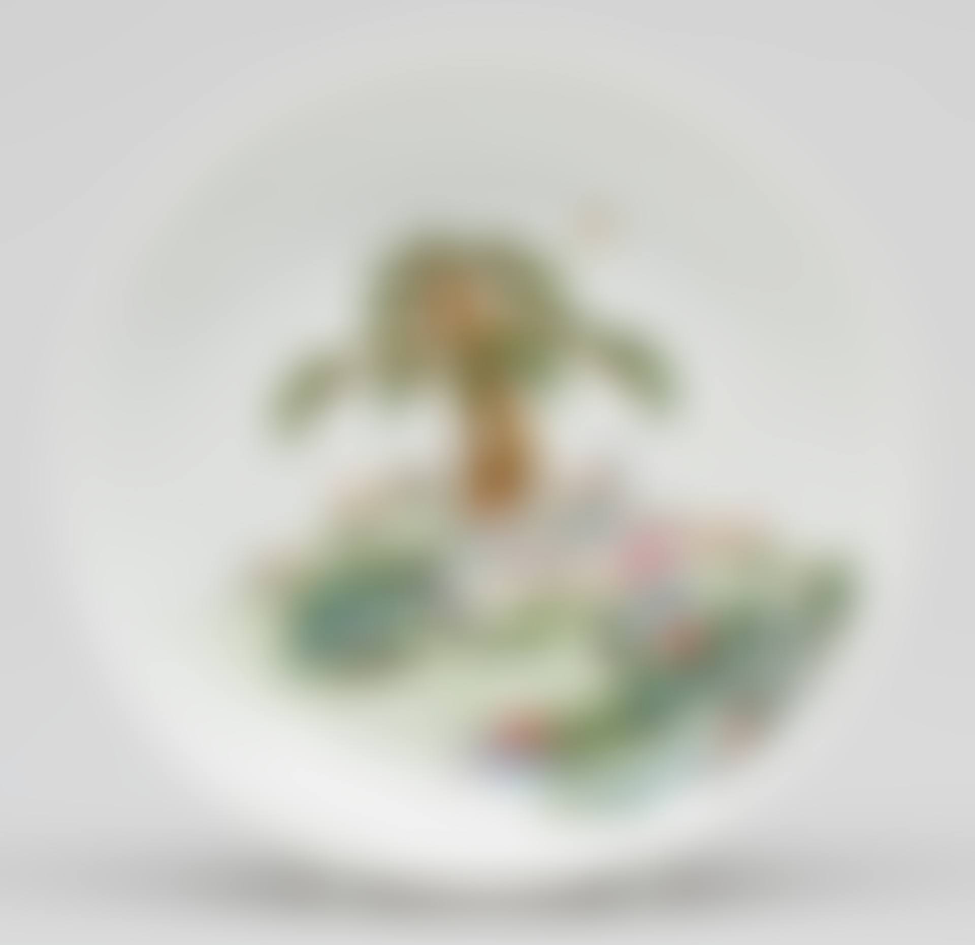 A famille rose dish (preview)
