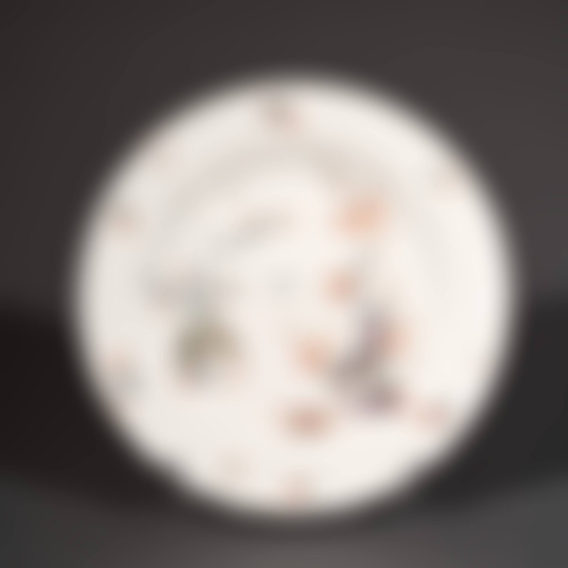 Plate with smooth edge, polychrome and gold decoration called “yellow tiger kakiemon” (preview)
