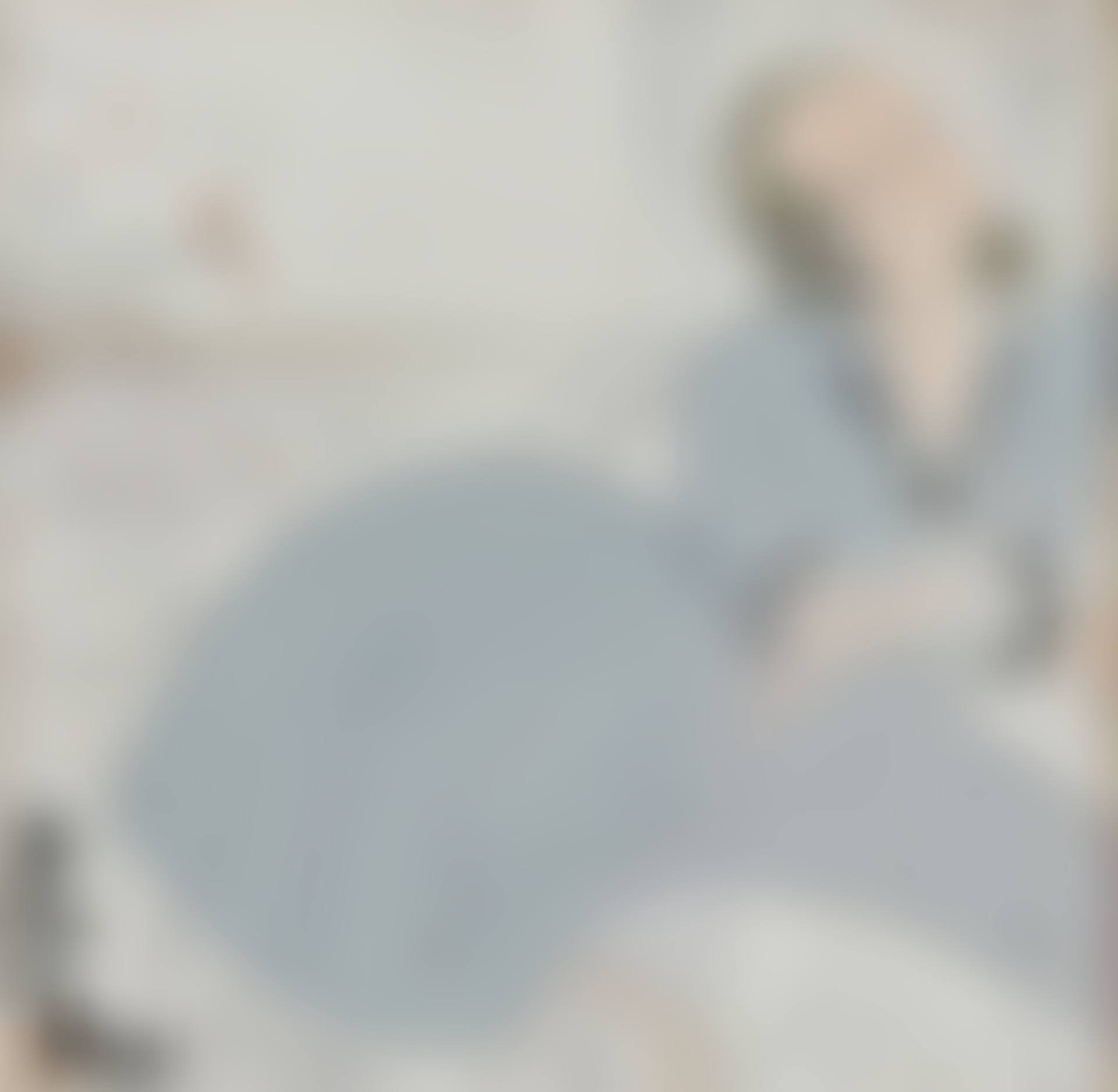 Jeune femme occidentale au divan (preview)