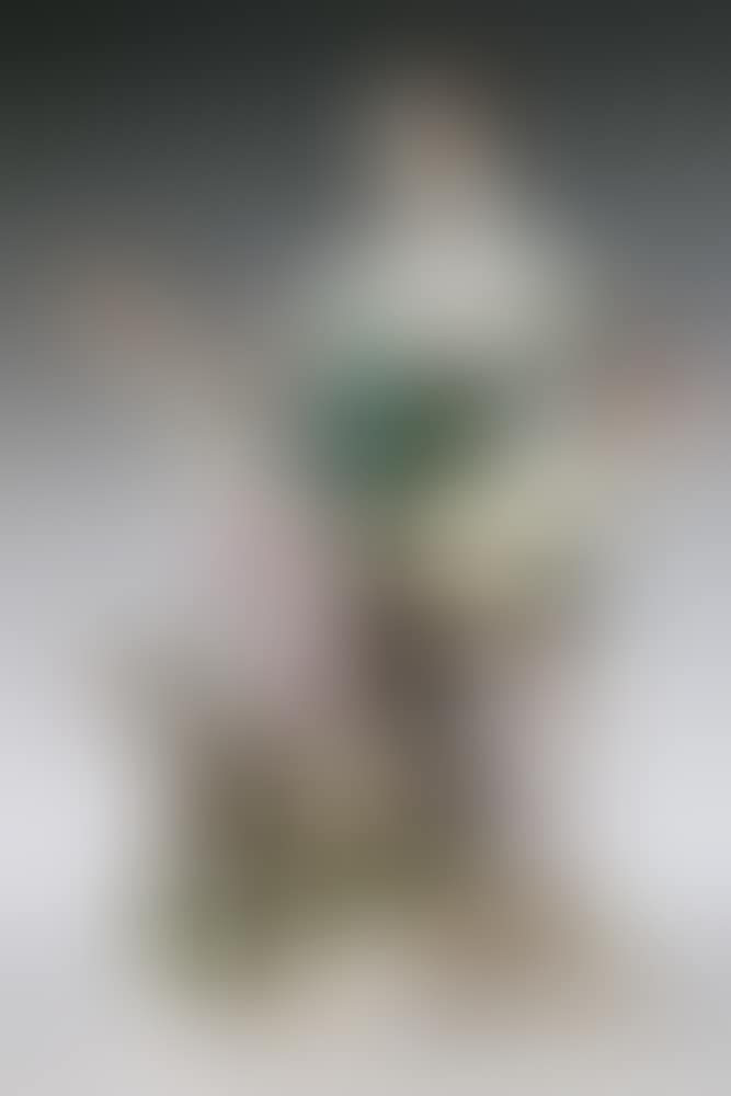 PORCELAIN FIGURINE (preview)