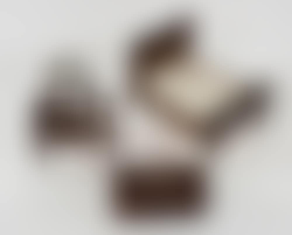 Bed, dressing table (preview)