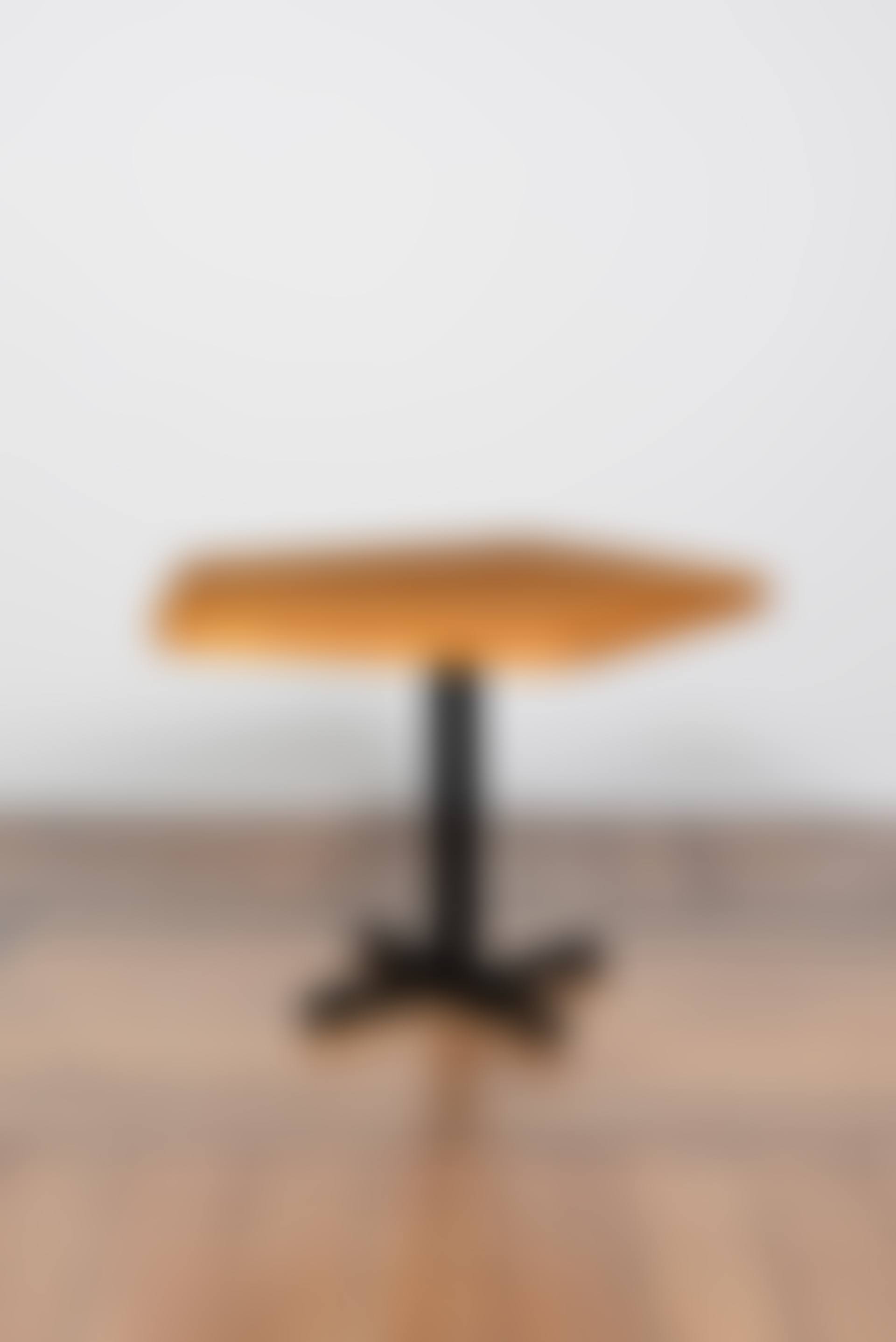Table pentagonale (preview)