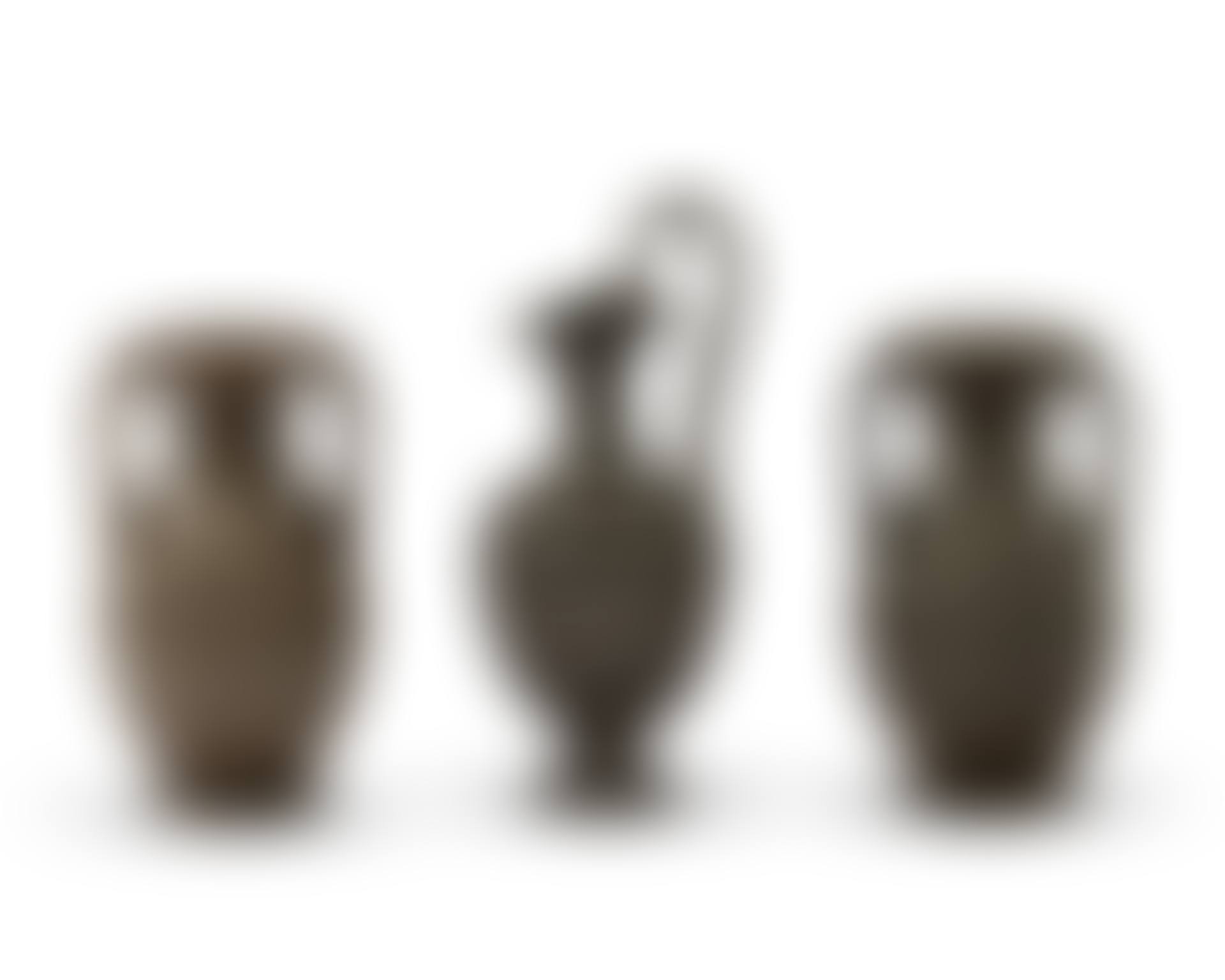 PAIRE DE VASES À L"ANTIQUE ET OENOCHOÉ D"ÉPOQUE NÉOCLASSIQUE (preview)