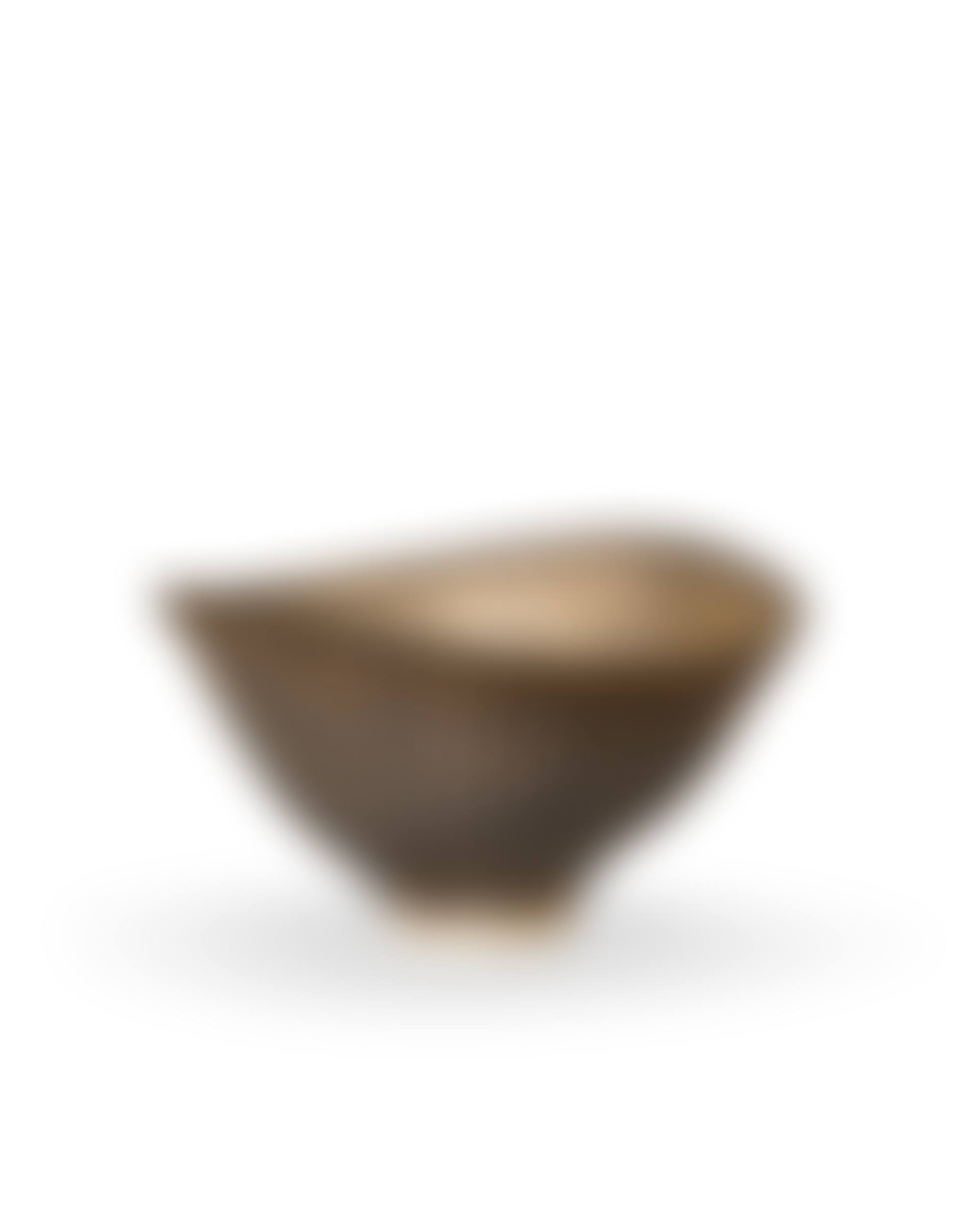 Small footed squeezed bowl (preview)