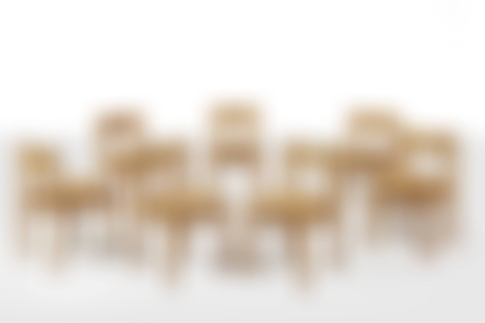 Suite de sept chaises modèle « Méribel » modèle (preview)