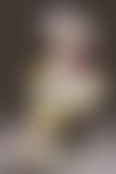 Porcelain statuette representing a young boy sitting, holding a basket on his knees (preview)