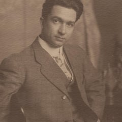 Francis Luis Mora