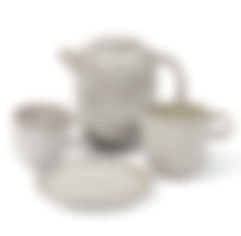 AN EARLY TEA SET (COMPRISING OF A TEAPOT, JUG, CUP AND SAUCER) (preview)