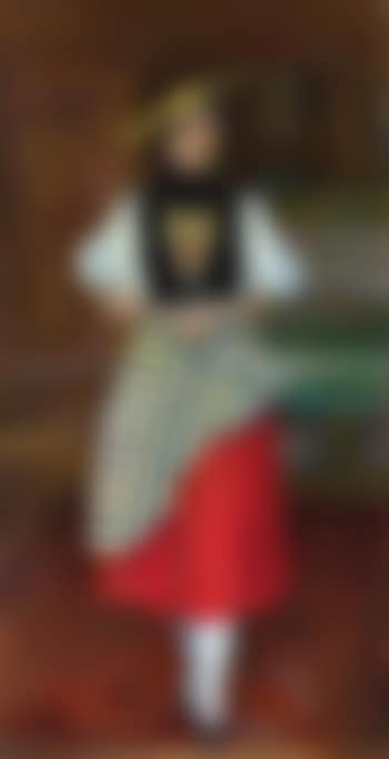 Junge Frau in Tracht (preview)