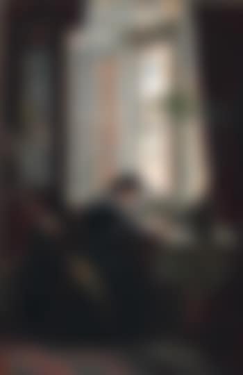 En ung pige, der skriver et brev (preview)