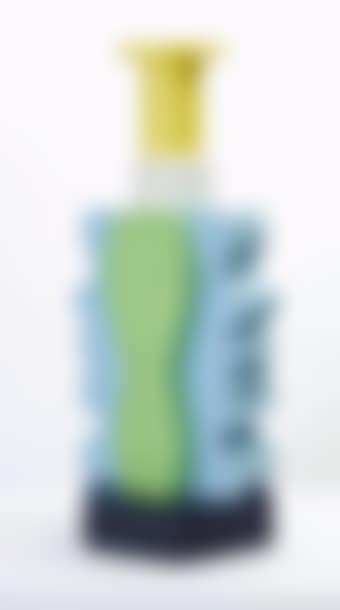 Vase Hollywood ,
Circa
1991 (preview)