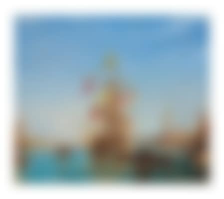 Bateau pavoisé lors de la fête de l’Assomption (preview)
