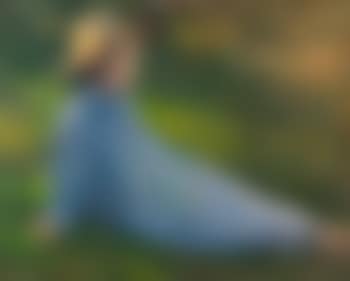 Jeune fille dans un pre (preview)