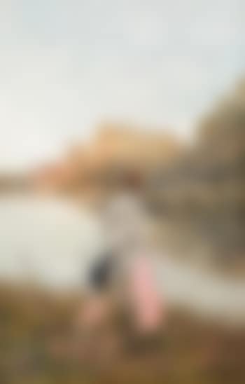 Élegante au bord de la rivière , (preview)