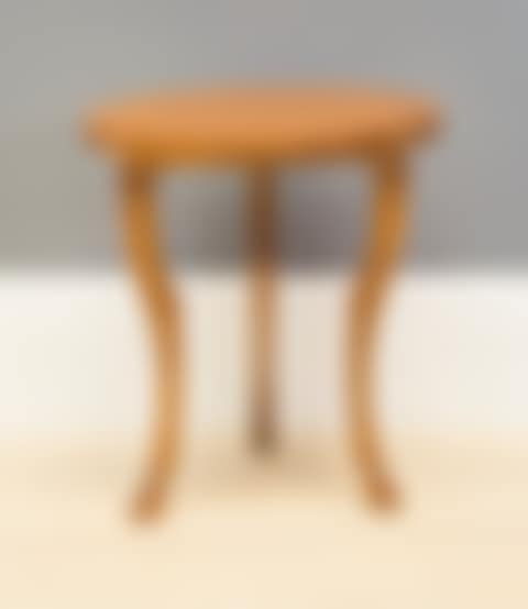 TABLE WITH THREE LEGS (preview)