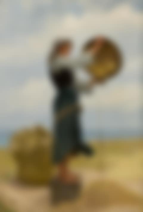 WOMAN SIFTING (preview)