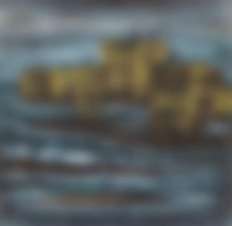 Voiliers affrontant les vagues déferlantes (preview)