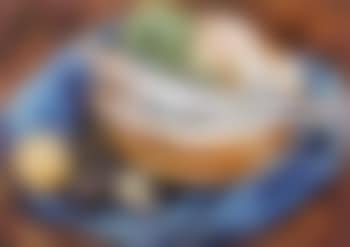 Harengs sur une nappe bleue (preview)