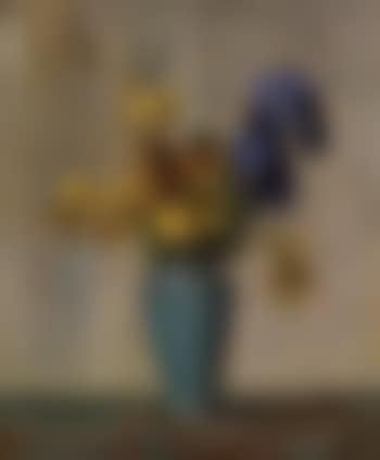 Mixed flowers in a vase (preview)