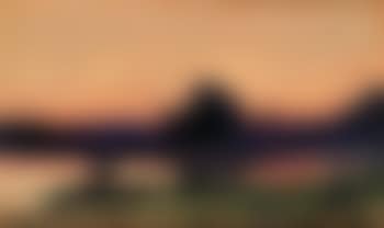 Silhouette dnas une barque sur une riviere (preview)