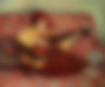 Jeune fille a la guitare (preview)
