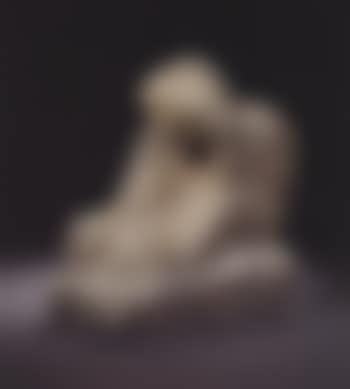 Woman kneeling (preview)