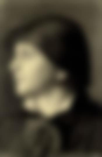 Portrait of woman (preview)